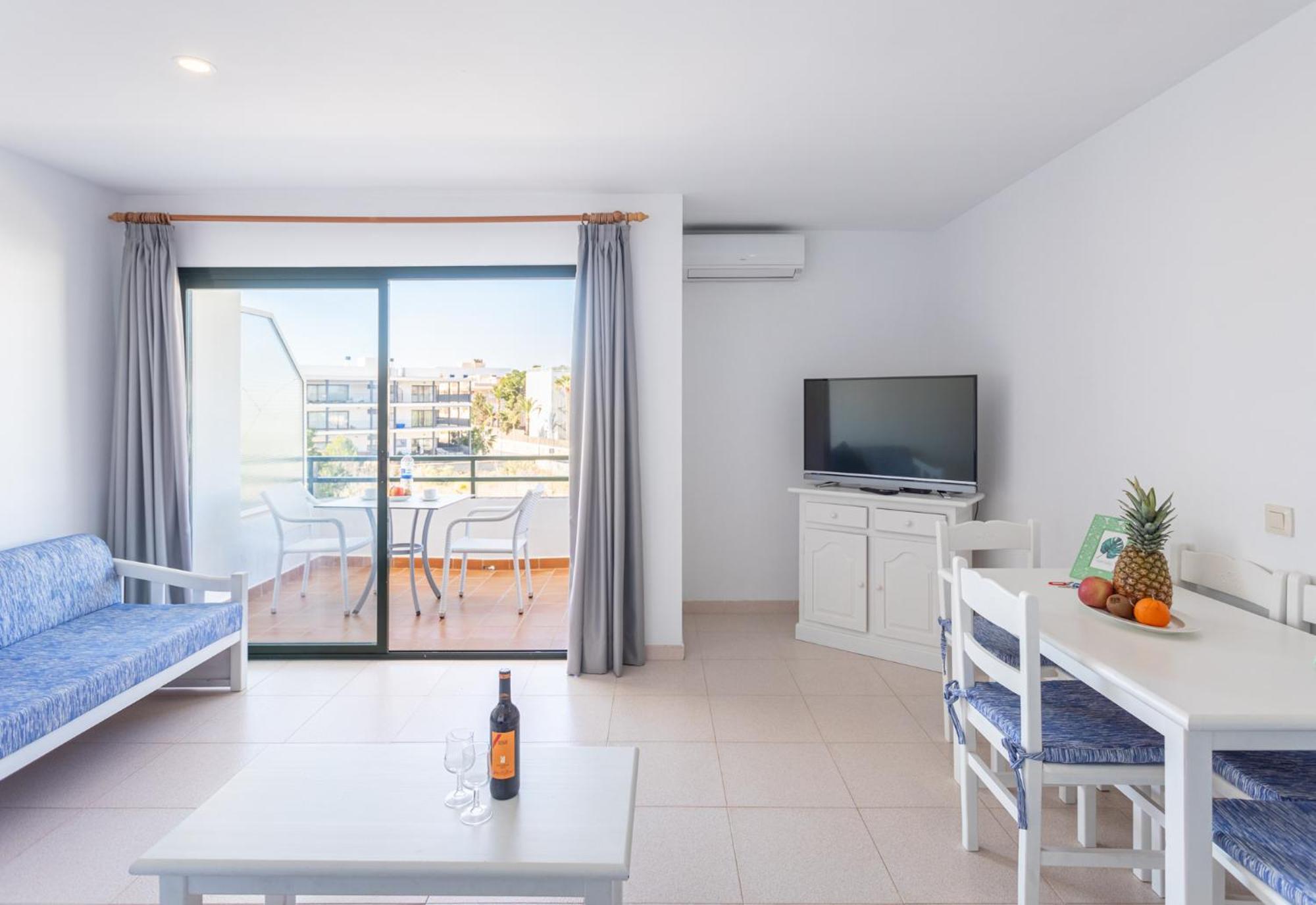 Apartamentos Es Dolc Colonia de Sant Jordi Ngoại thất bức ảnh